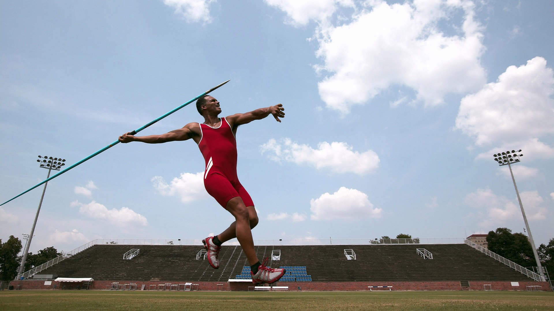 “马科斯·梅特罗的强悍防守与精妙进攻，为阿根廷美洲狮队注入强大力量”